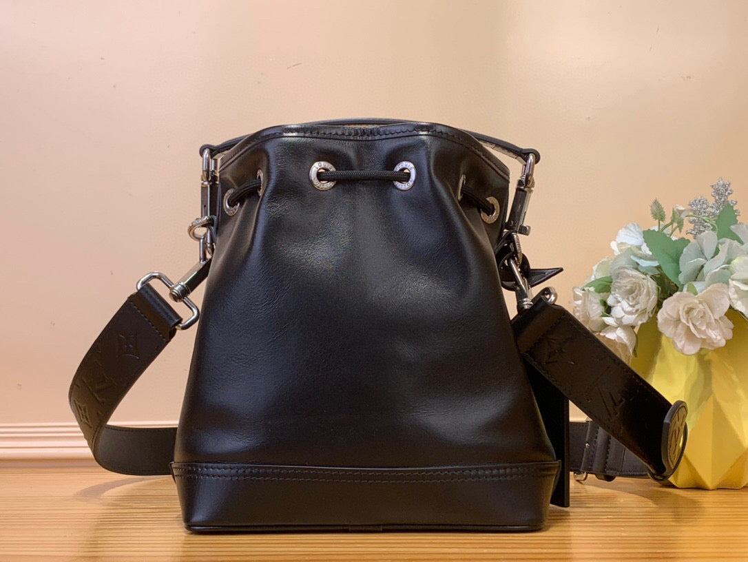 LV Noe Cargo Jmlt Black Calfskin 205342
