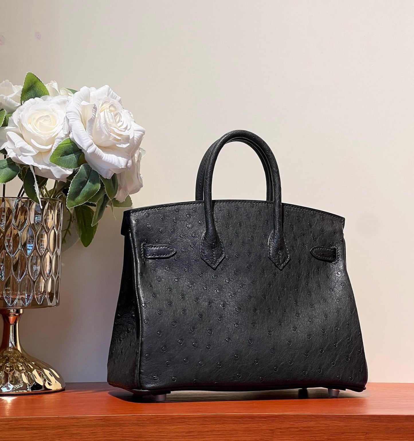 KELLY SELLIER 25 BAG IN BLACK OSTRICH LEATHER WITH GOLD HARDWARE (MADE - TO - ODER)