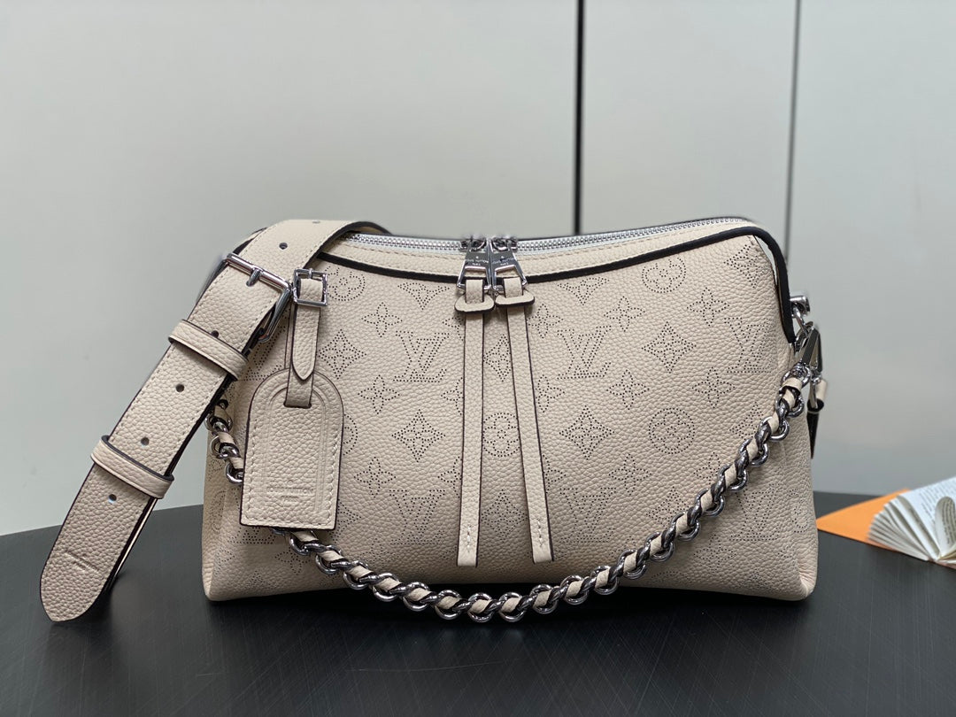 hand it all pm 29cm beige mahina calfskin