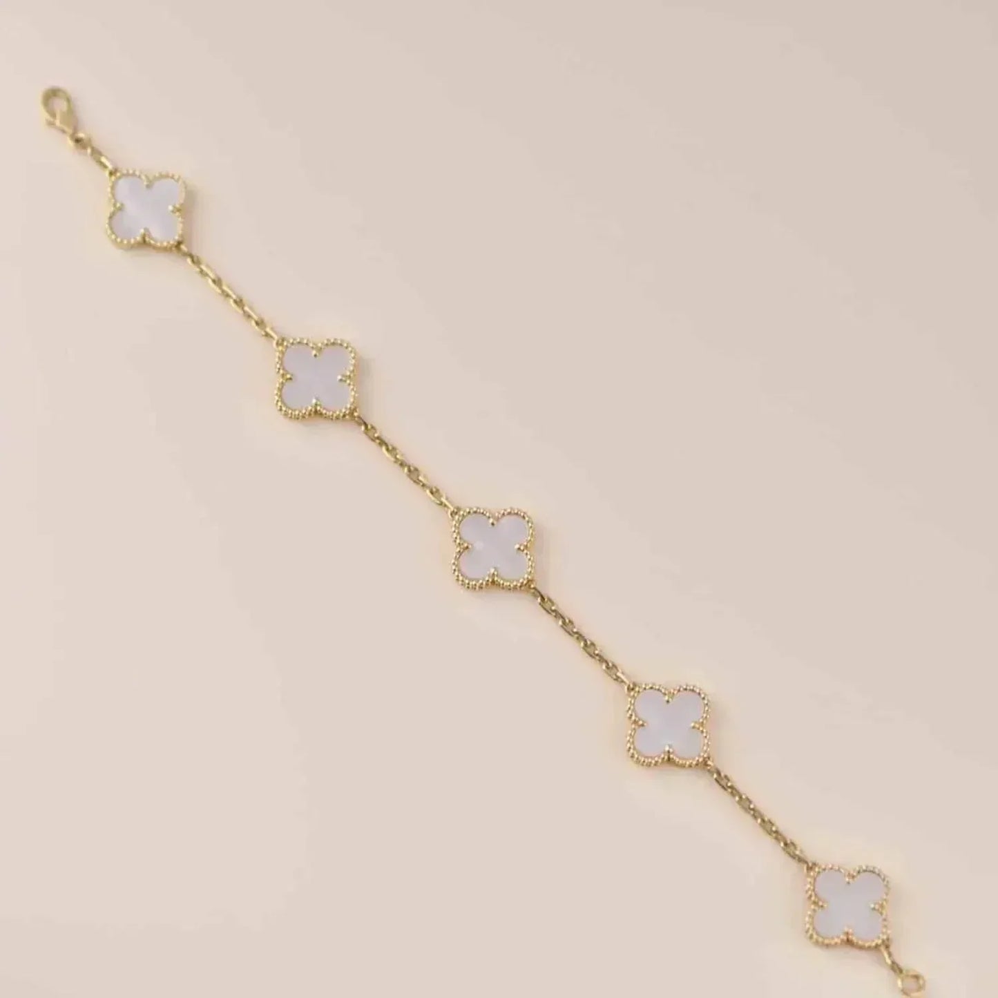 CLOVER 5 MOTIF WHITE MOP BRACELET