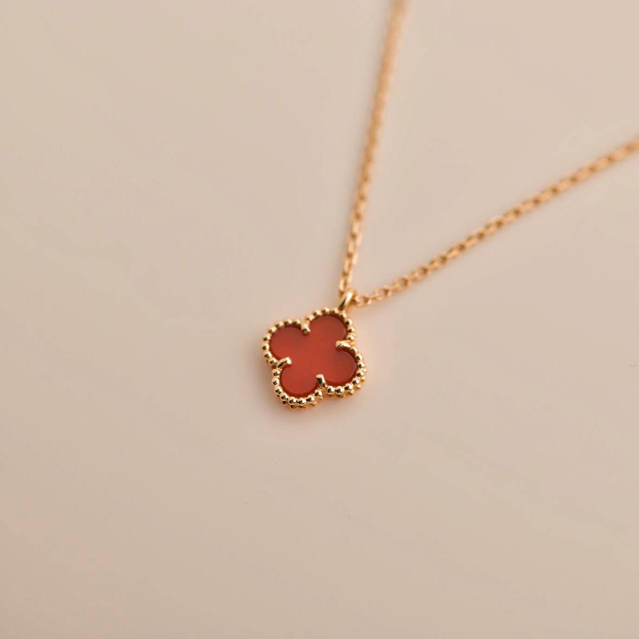 DIANA CLOVER MINI 9.5MM WHITE CARNELIANS NECKLACE