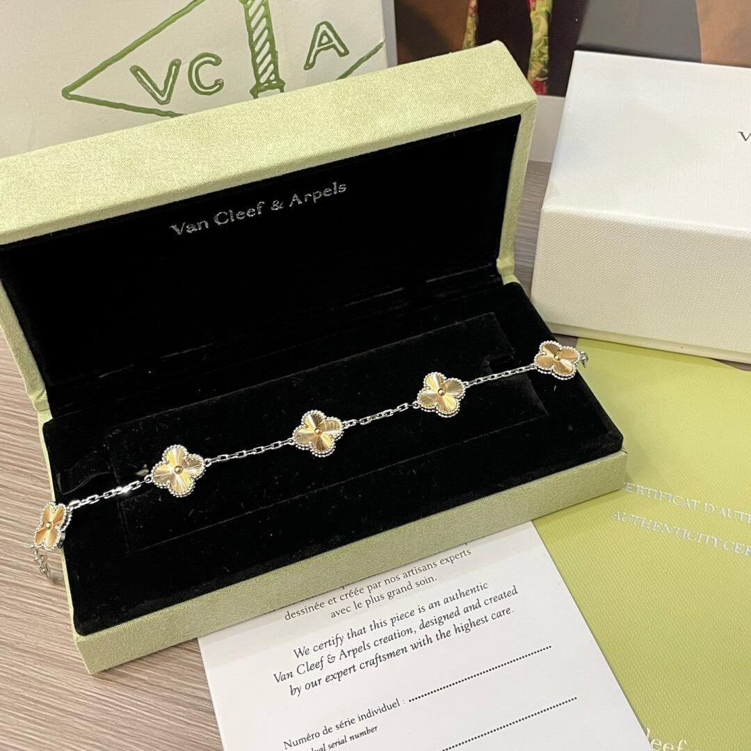 CLOVER 5 MOTIFS CHRISTMAS LIMITED EDITION BRACELET