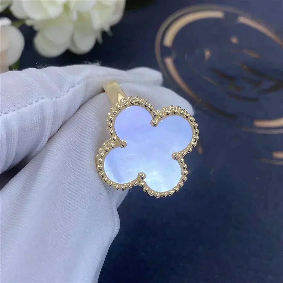DIANA CLOVER WHITE MOP RING