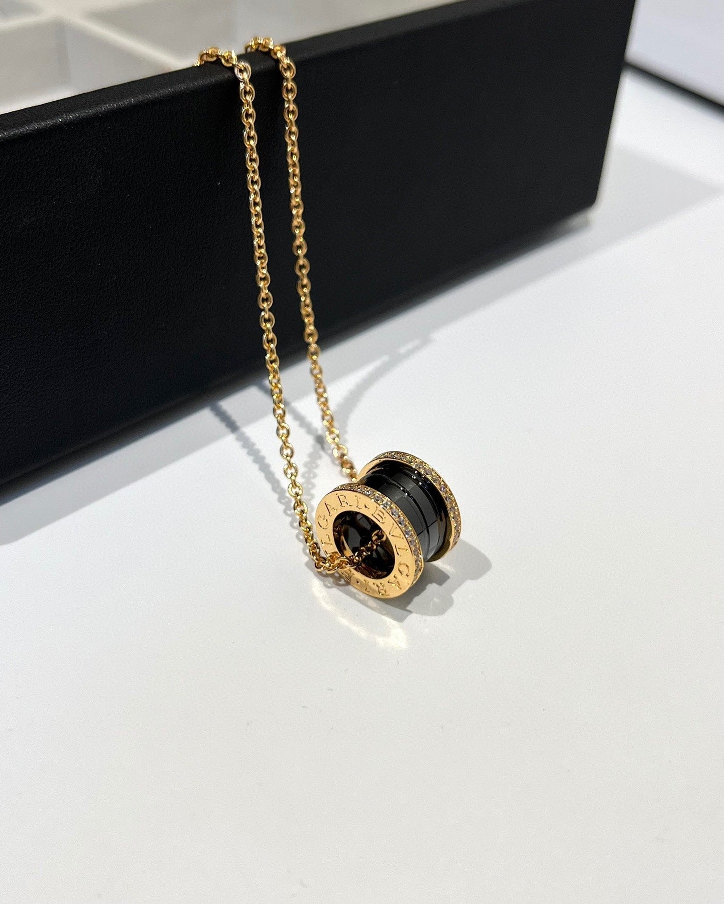 DIANA ZERO 1 BLACK CERAMIC DIAMOND PINK GOLD NECKLACE