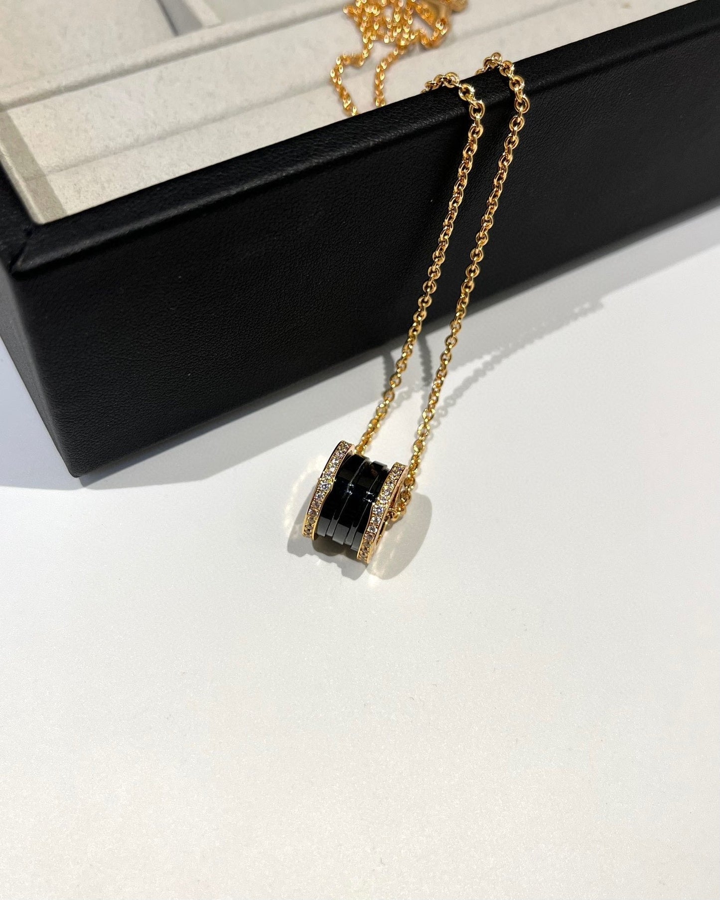 DIANA ZERO 1 BLACK CERAMIC DIAMOND PINK GOLD NECKLACE