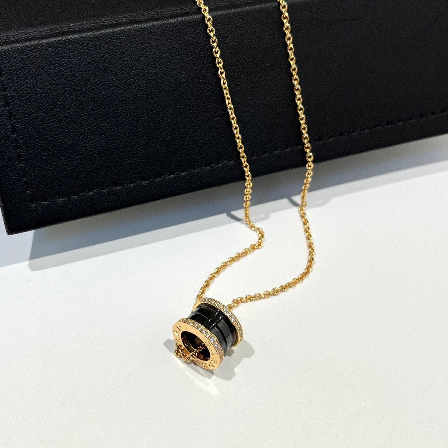 DIANA ZERO 1 BLACK CERAMIC DIAMOND PINK GOLD NECKLACE