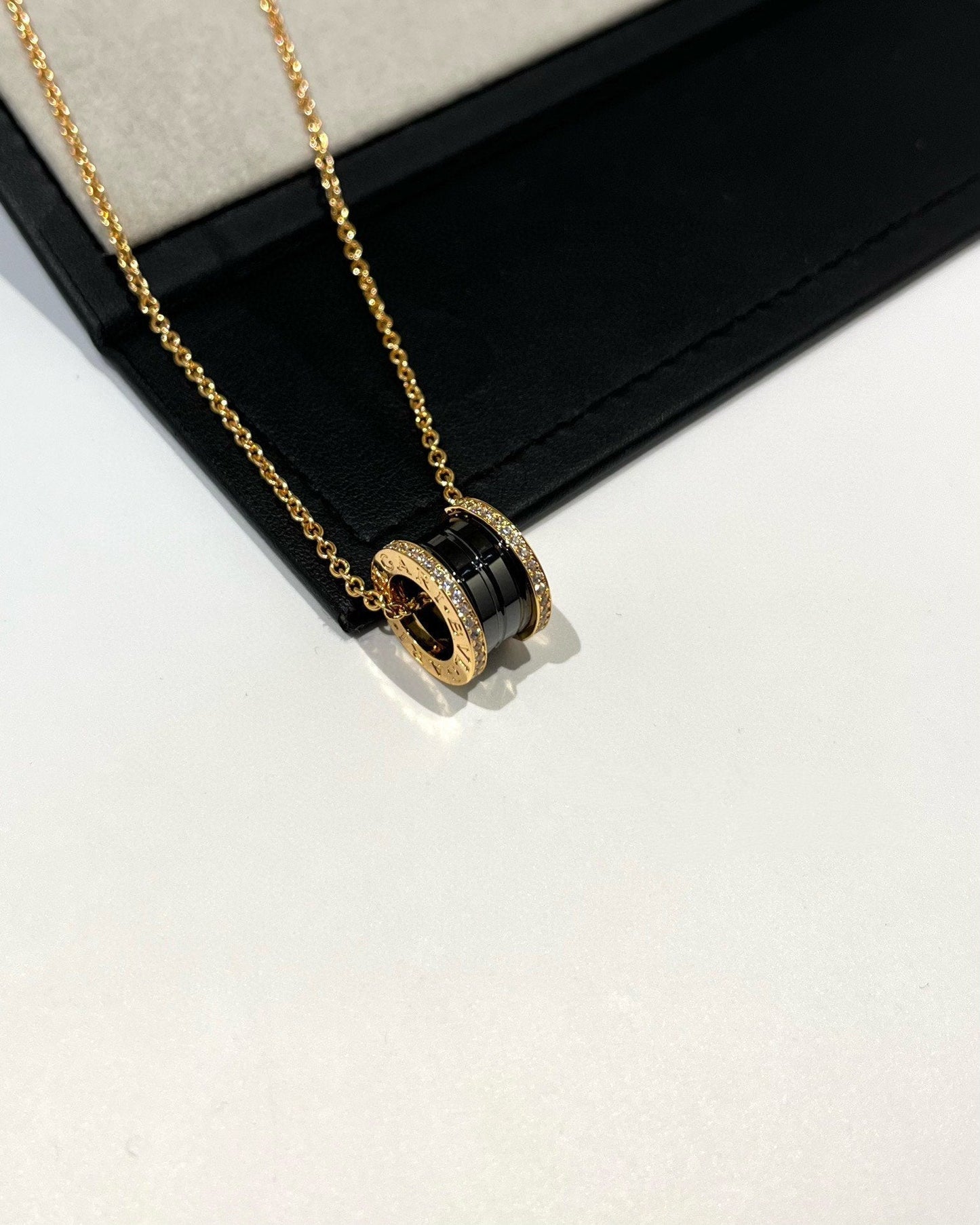 DIANA ZERO 1 BLACK CERAMIC DIAMOND PINK GOLD NECKLACE