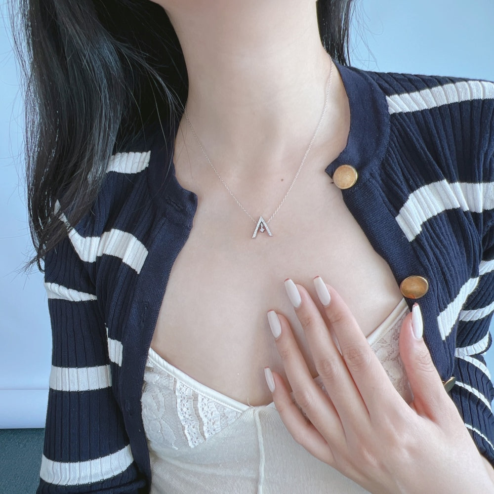 [HOT] Collier scintillant en forme de « A »