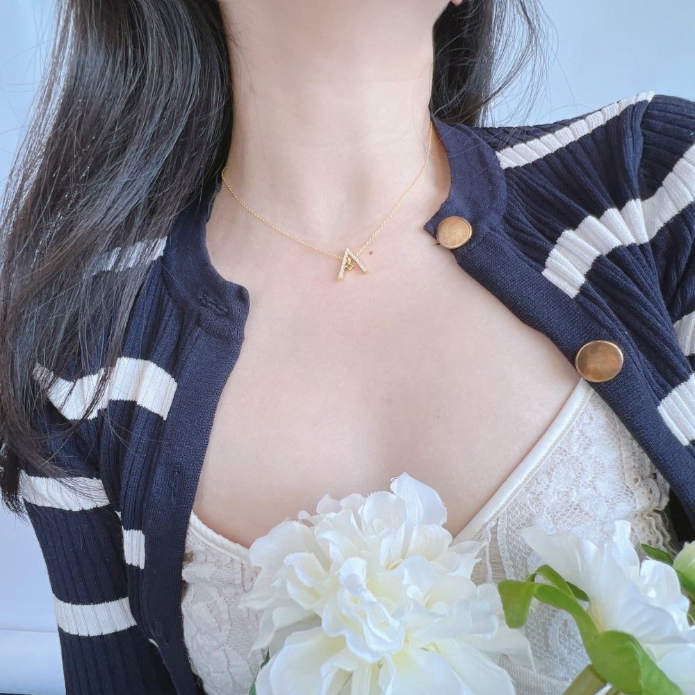 [HOT] Collier scintillant en forme de « A »