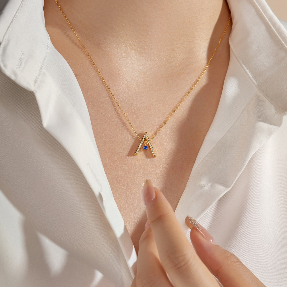 [HOT] Collier scintillant en forme de « A »