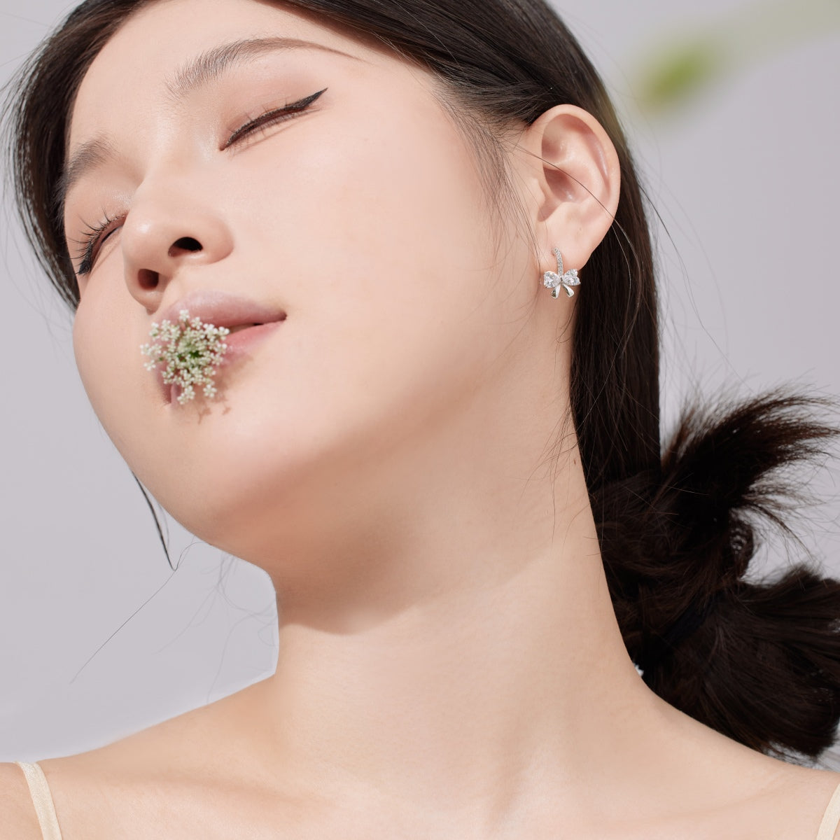 [HOT]Exquisite Earrings With Heart-Shaped Bow Design