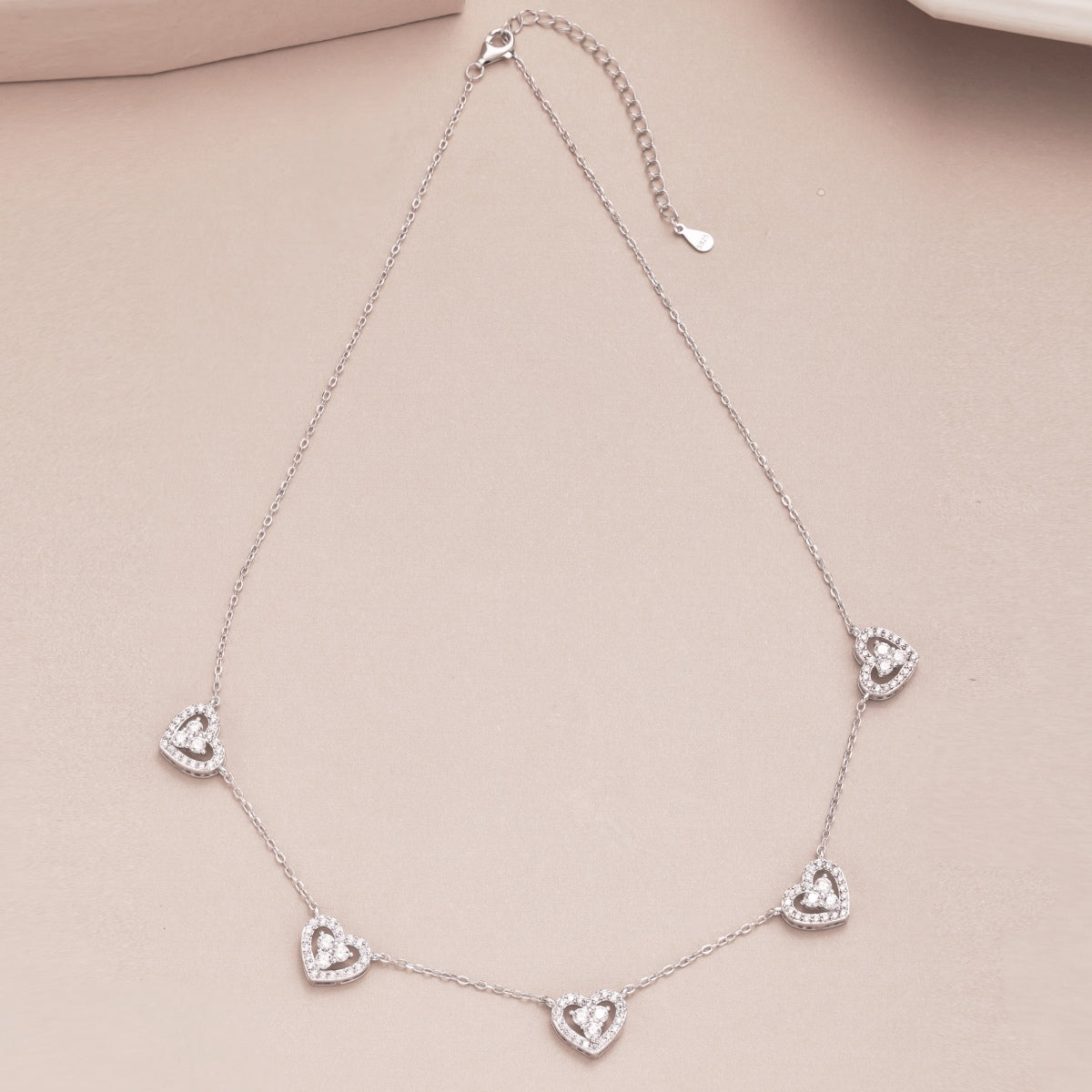 [HOT] Collier scintillant à cinq cœurs