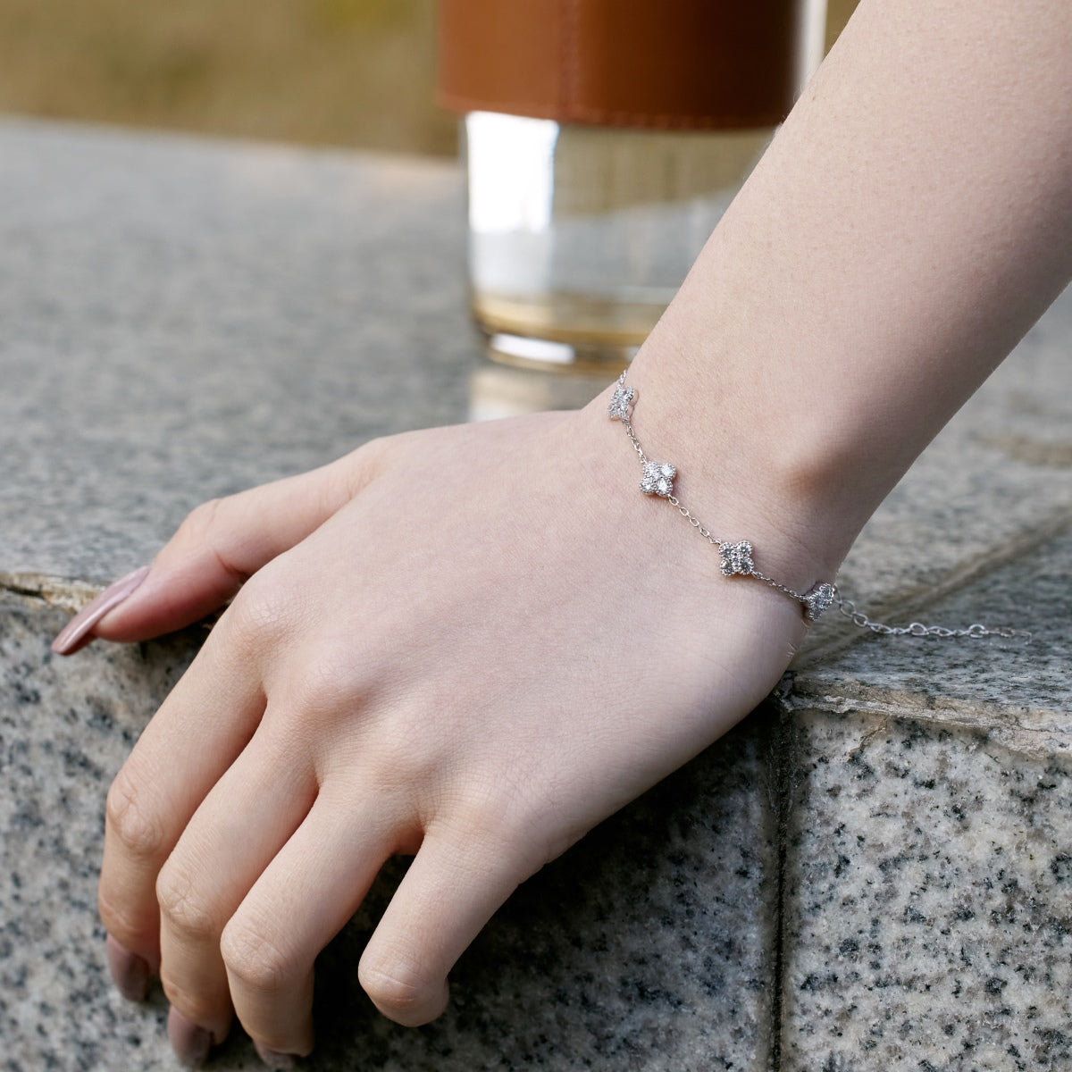 [HOT] Bracelet papillon creux trèfle à quatre feuilles