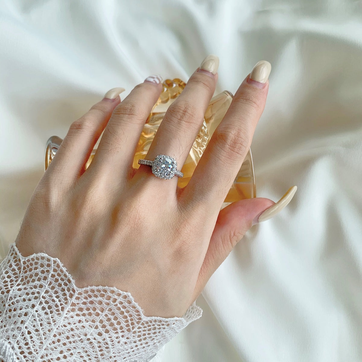 [HOT]Dazzling Resplendent Round Cut Wedding Ring