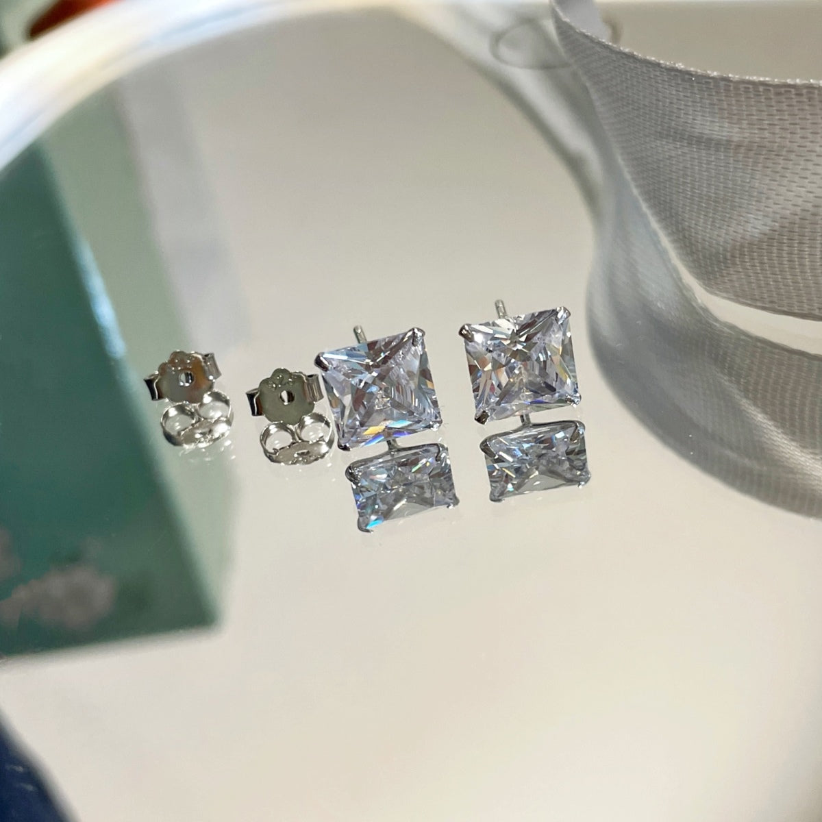 [HOT]Ornate Square Shape Earrings