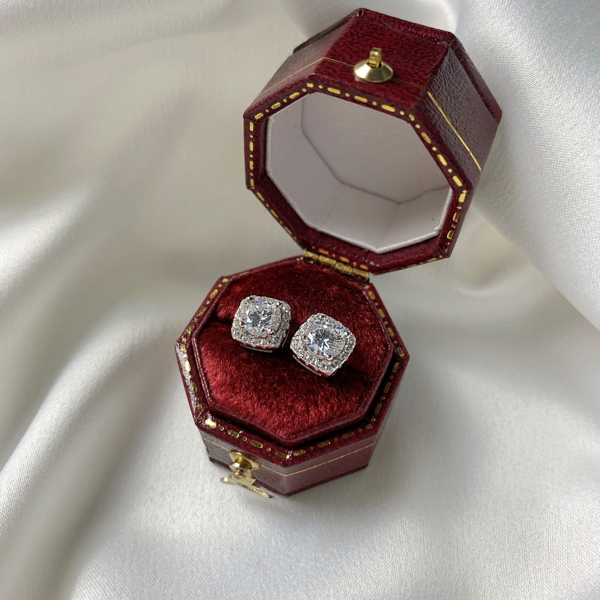 [HOT] Boucles d'oreilles à tige classiques avec pierre centrale ronde