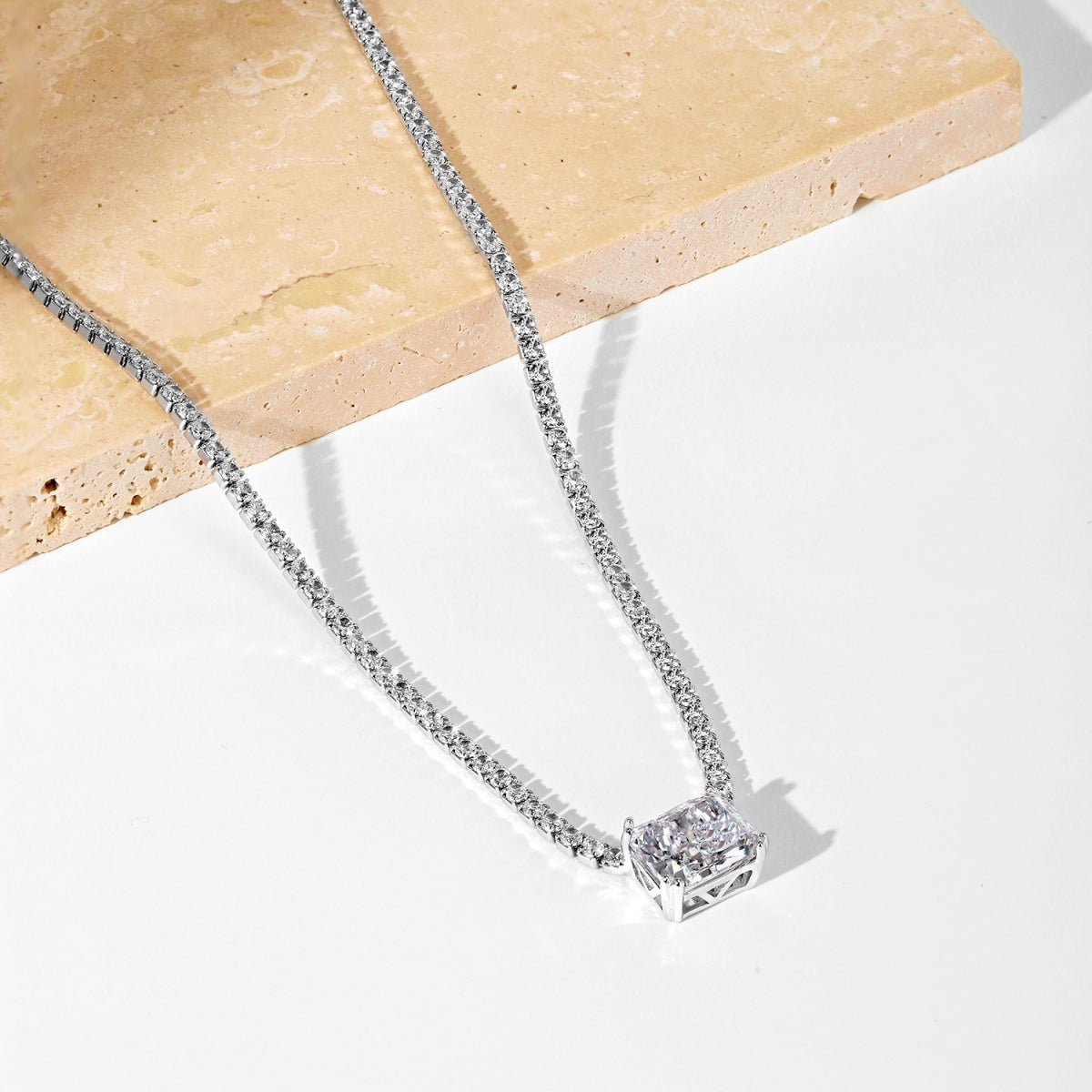 [HOT] Collier élégant taille radiant de 4,0 carats