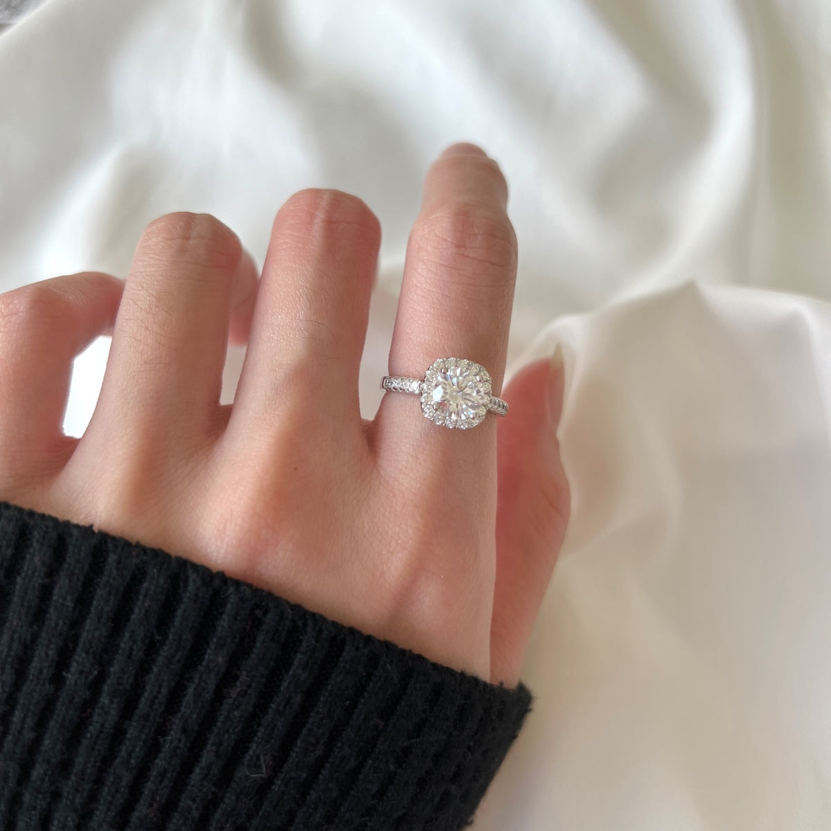 [HOT]Dazzling Resplendent Round Cut Wedding Ring