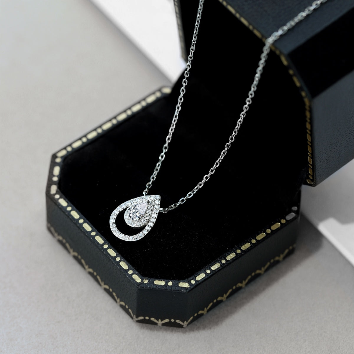 [HOT] Collier scintillant en forme de poire
