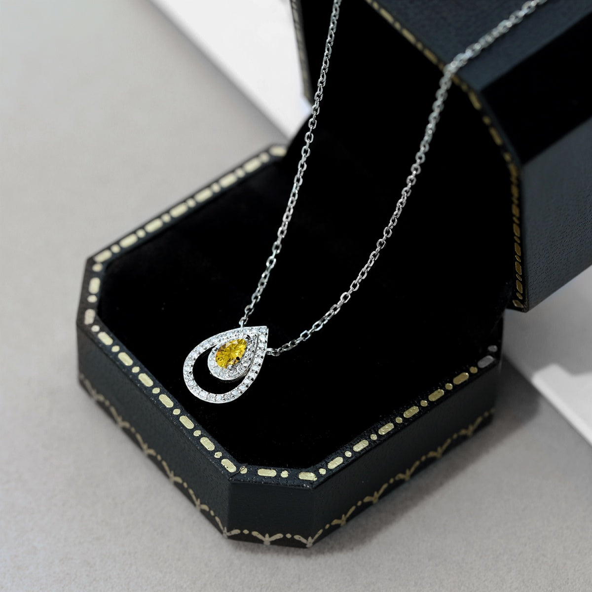 [HOT] Collier scintillant en forme de poire
