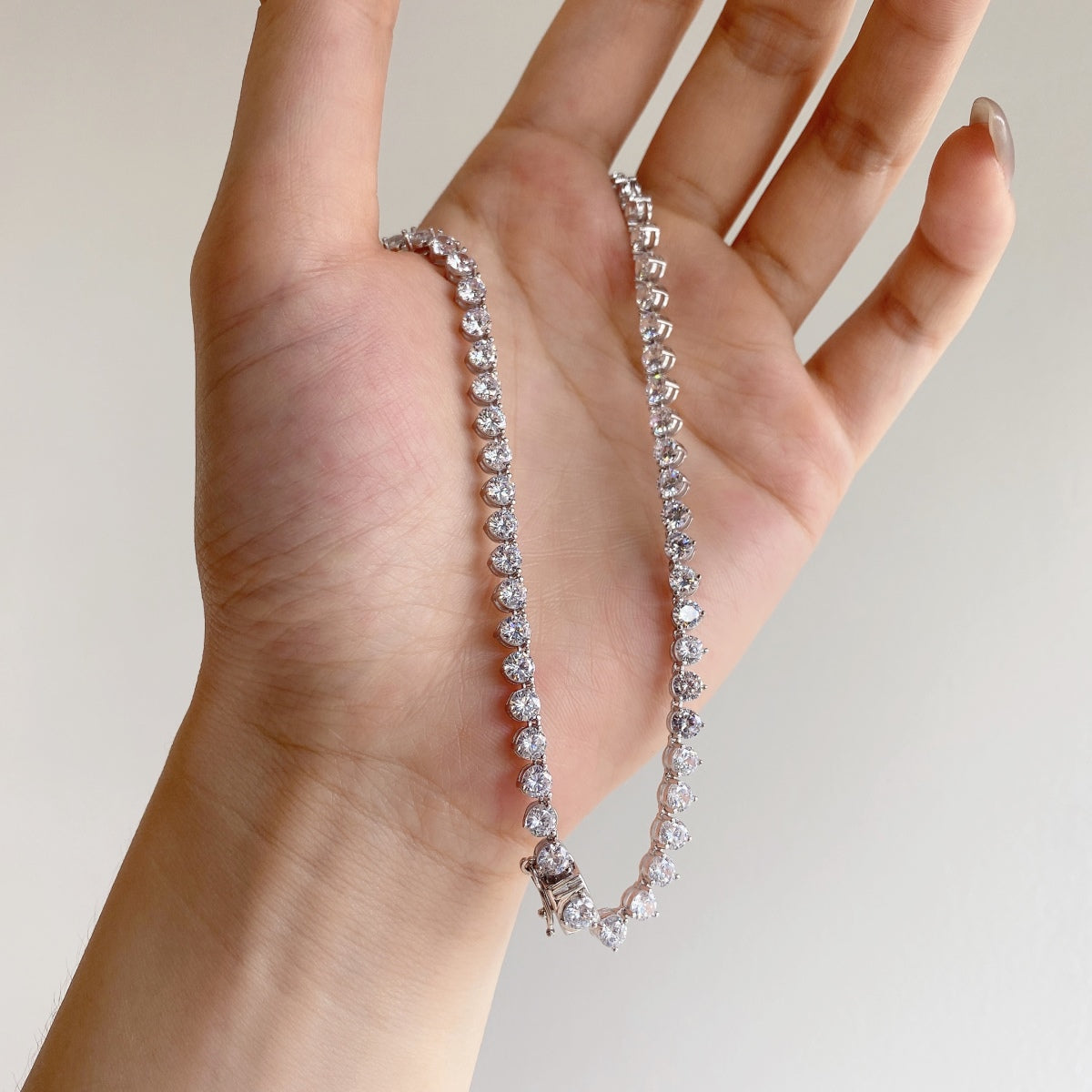[HOT] Collier de tennis orné de cœurs taillés