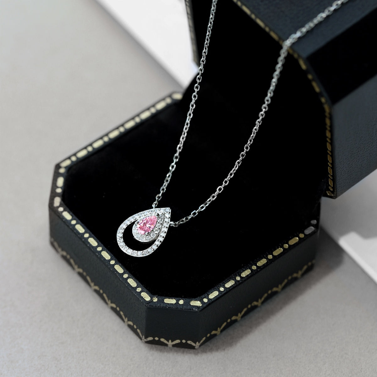 [HOT] Collier scintillant en forme de poire
