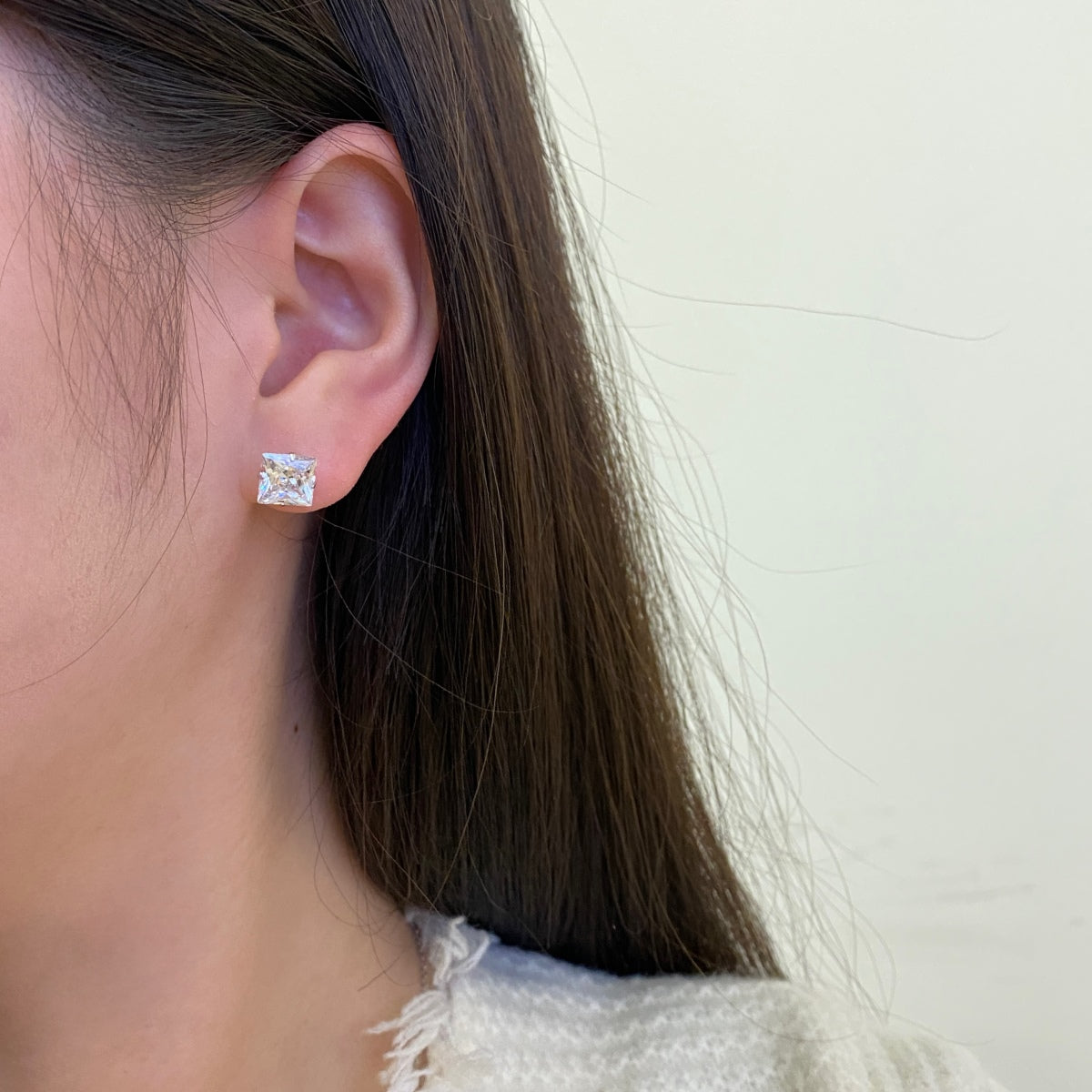 [HOT] Boucles d'oreilles à tige élégantes et brillantes avec pierre centrale carrée