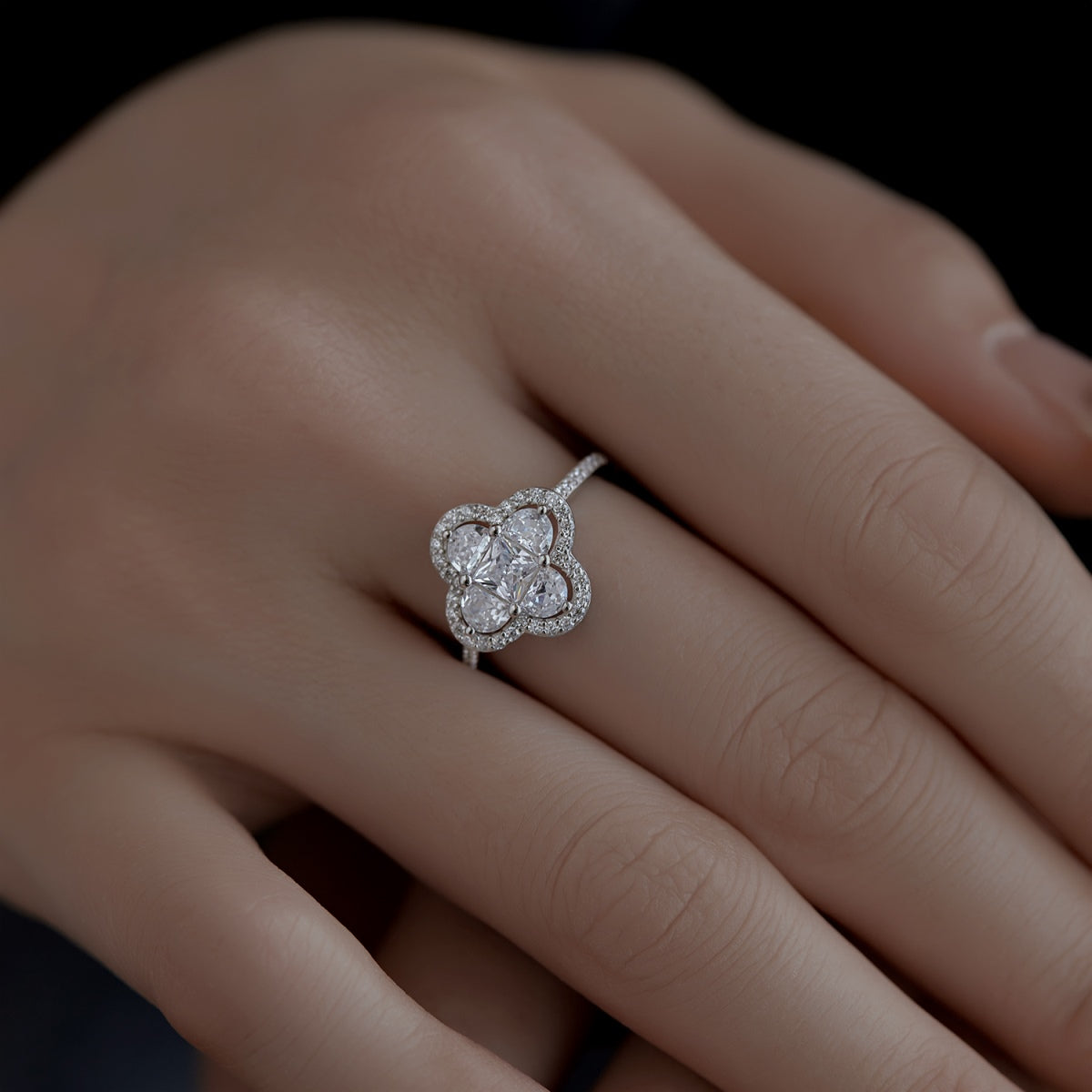 [HOT] Bague de banquet luxueuse en forme de fleur d'éternité