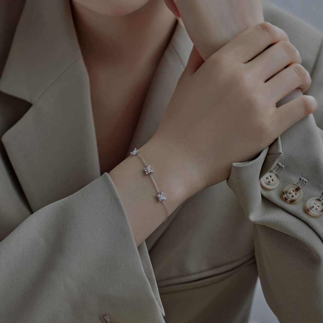 [HOT] Collier en forme de papillon rayonnant