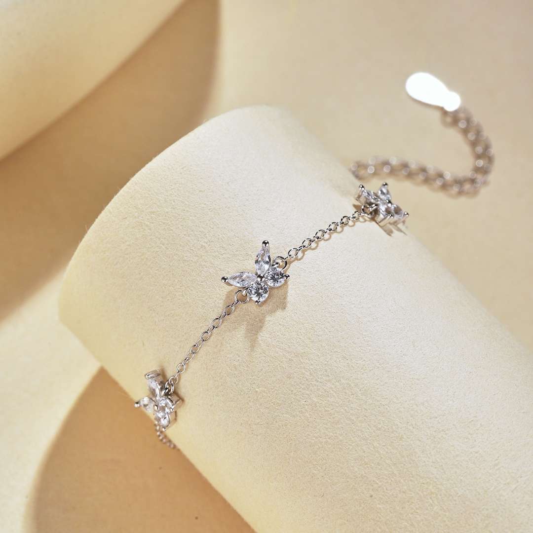 [HOT] Collier en forme de papillon rayonnant