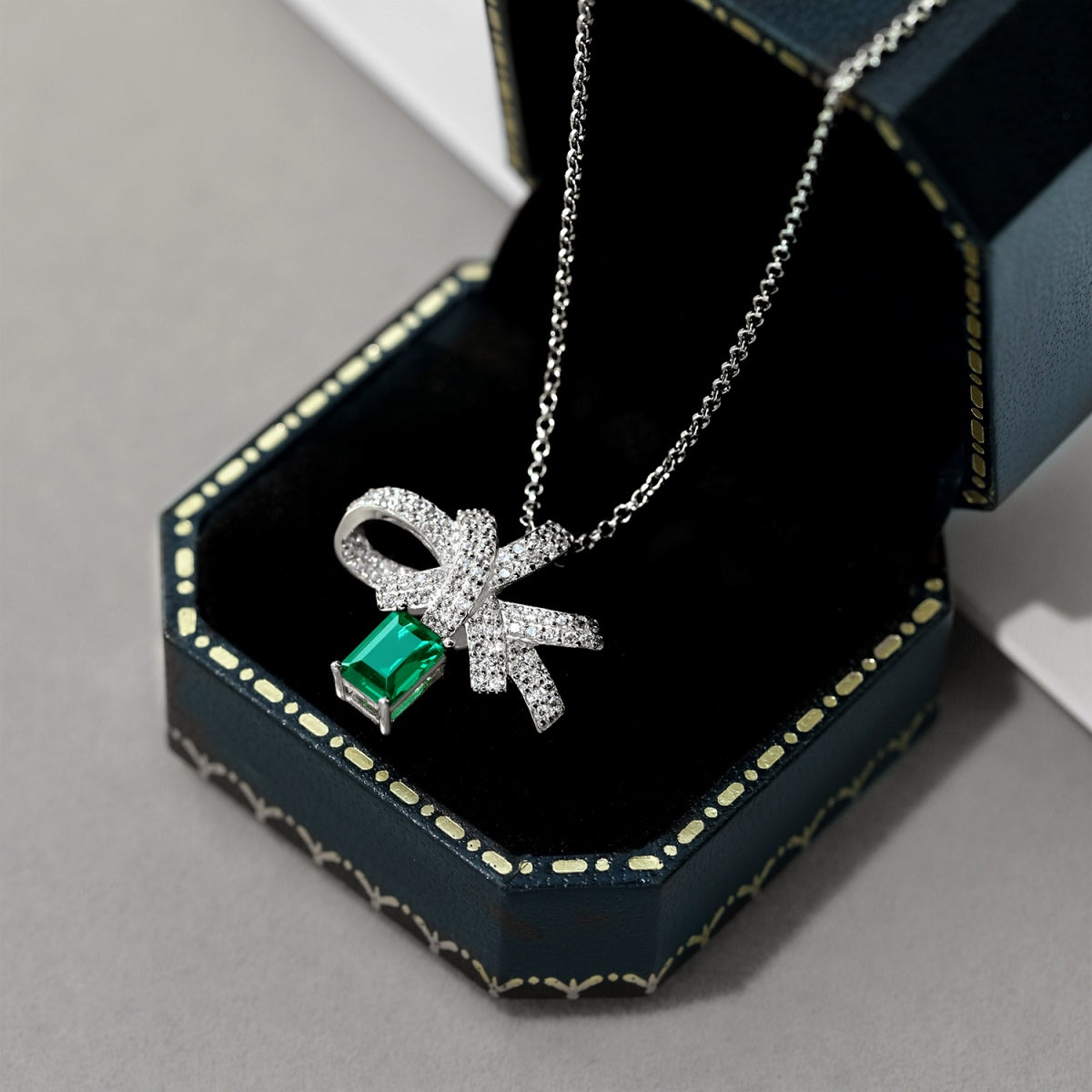 [HOT] Collier luxueux en forme de fleur taille émeraude