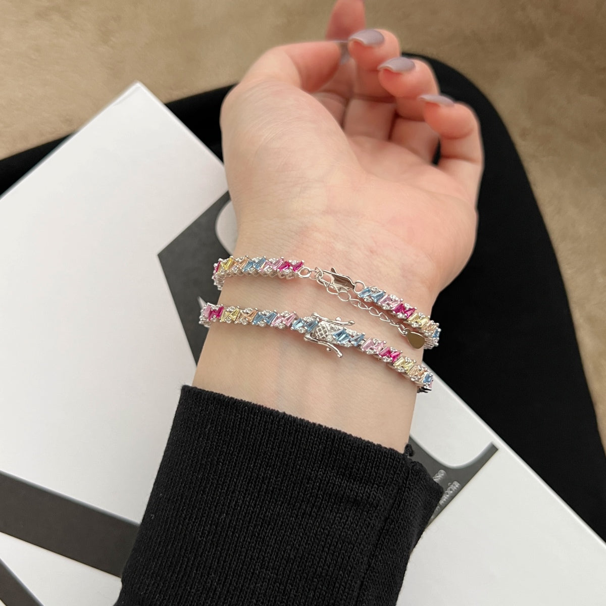 [HOT] Bracelet de fête multi-coupes orné et scintillant
