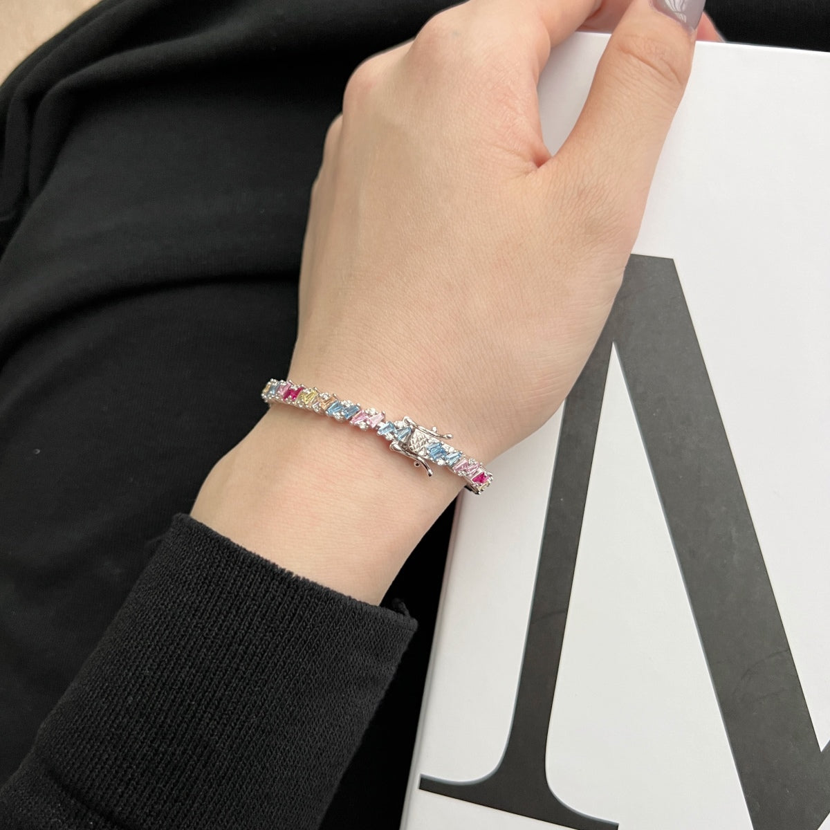 [HOT] Bracelet de fête multi-coupes orné et scintillant