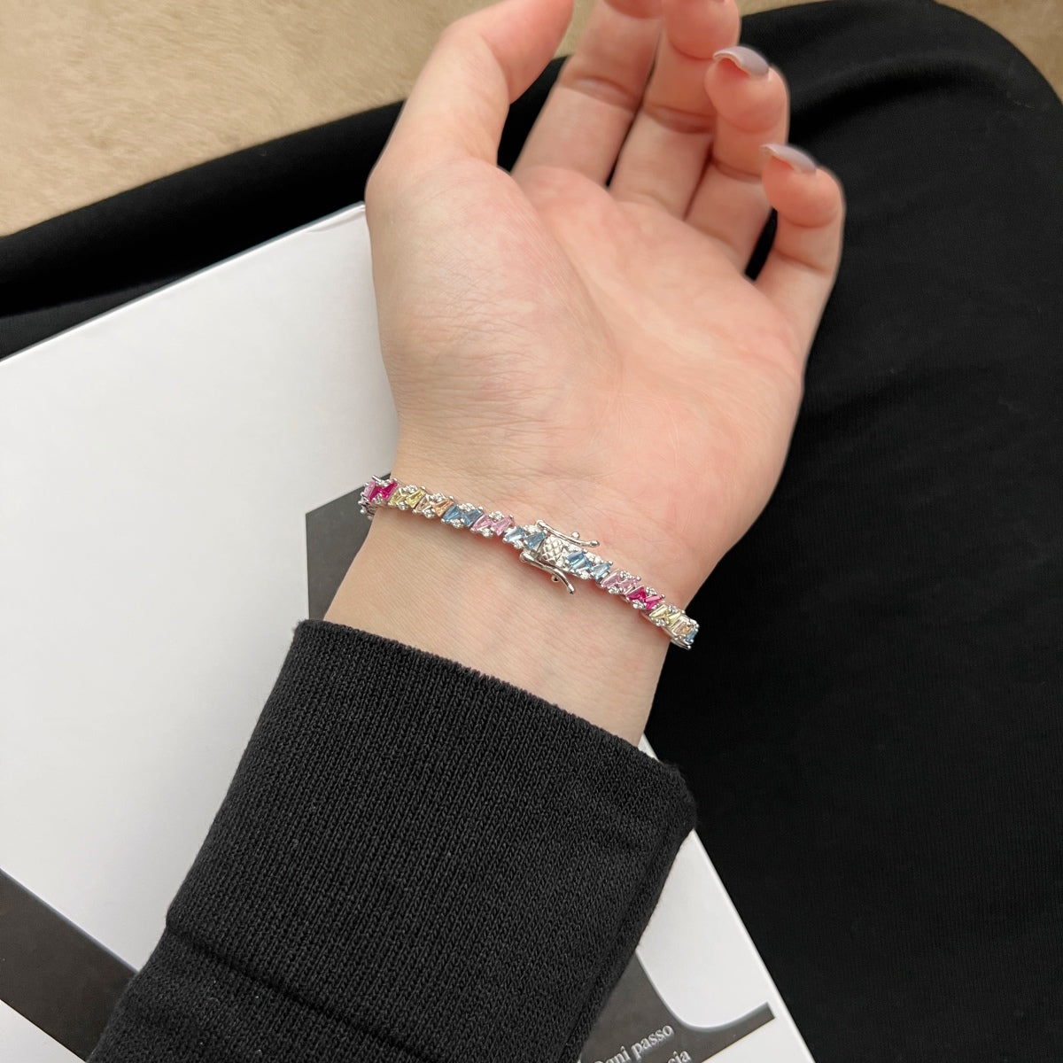 [HOT] Bracelet de fête multi-coupes orné et scintillant