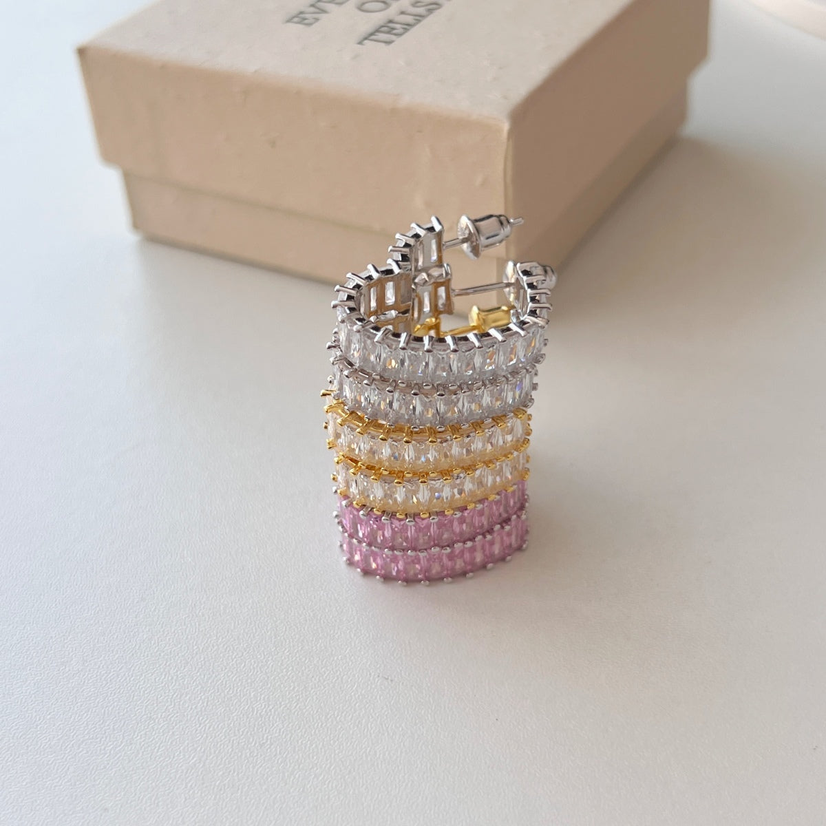 [HOT]Boucles d'oreilles découpées en forme de cœur rayonnant