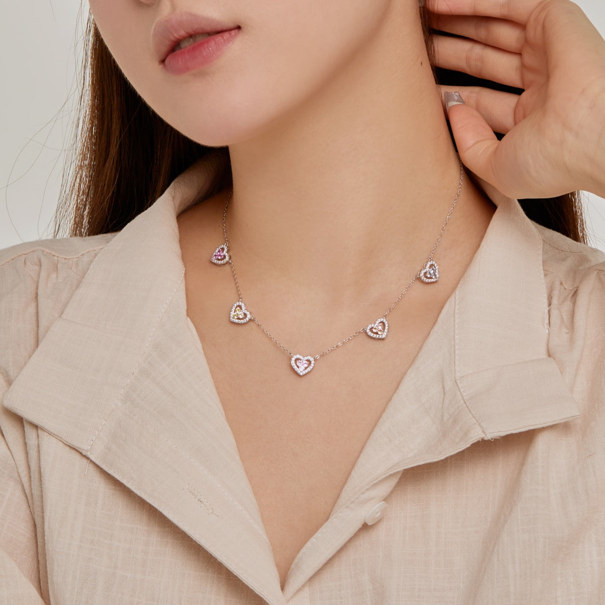 [HOT] Collier scintillant à cinq cœurs