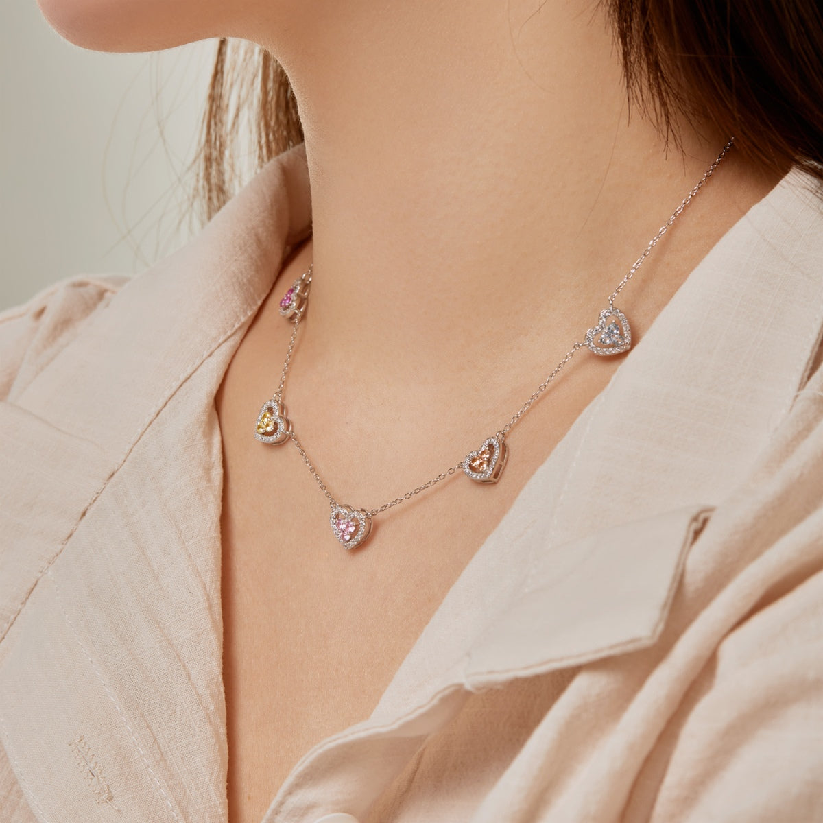 [HOT] Collier scintillant à cinq cœurs