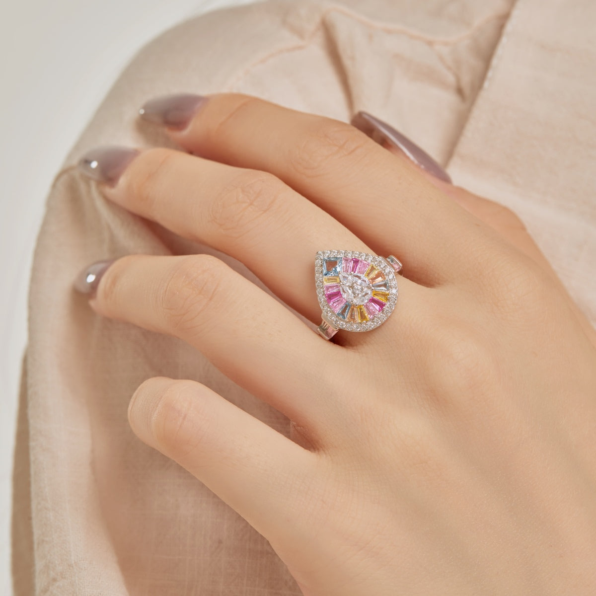 [HOT] Bague de banquet élégante et colorée en forme de goutte d'eau