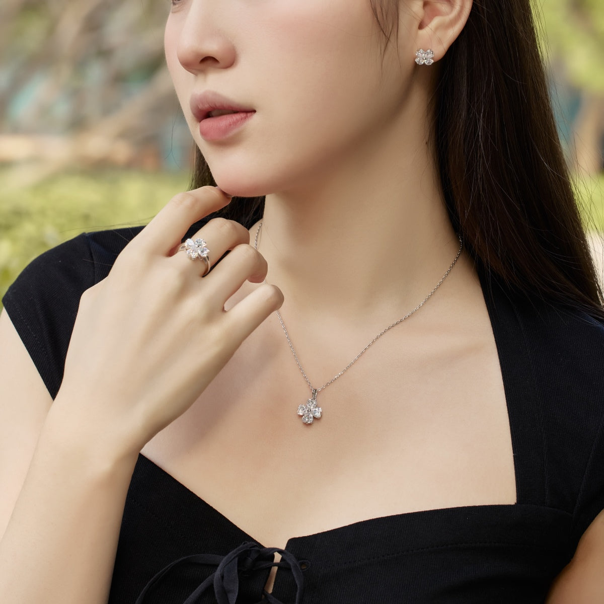 [HOT]Boucles d'oreilles boule trèfle à quatre feuilles