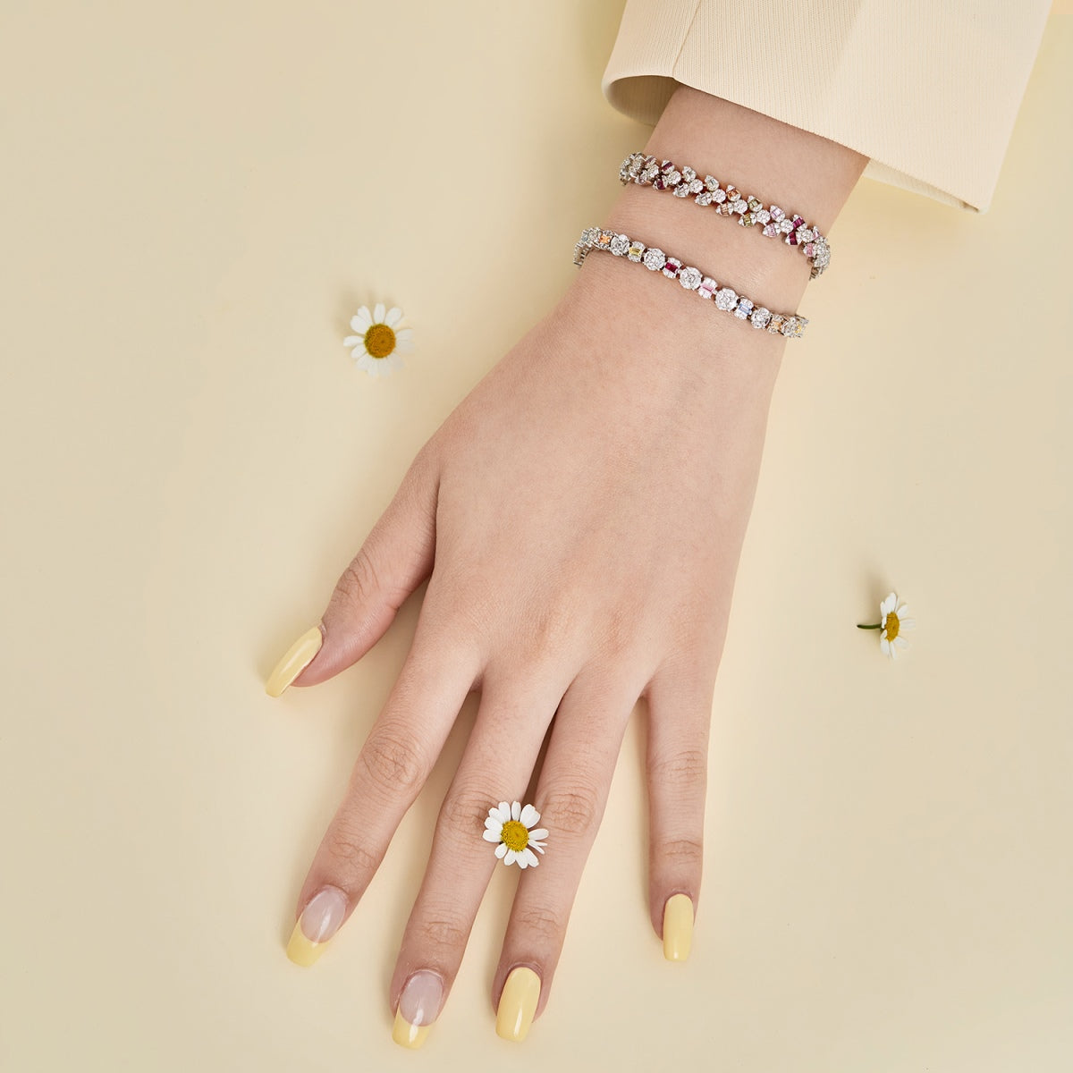 [HOT]Dazzling Radiant Multi Cut Daily Bracelet