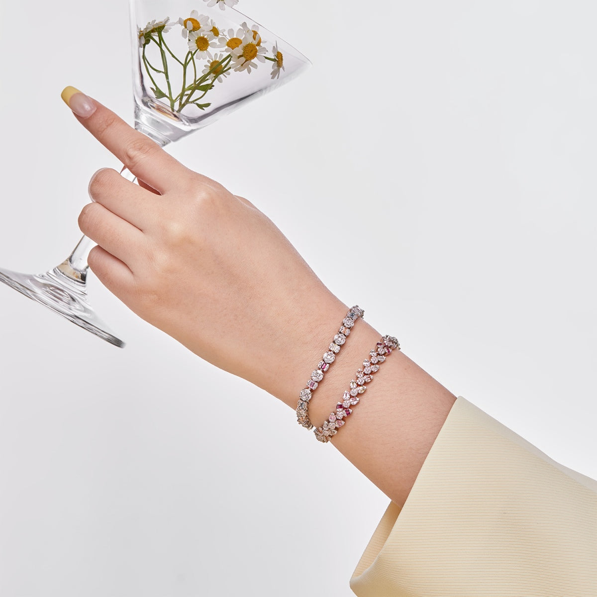 [HOT]Dainty Exquisite Flower Shape Daily Bracelet