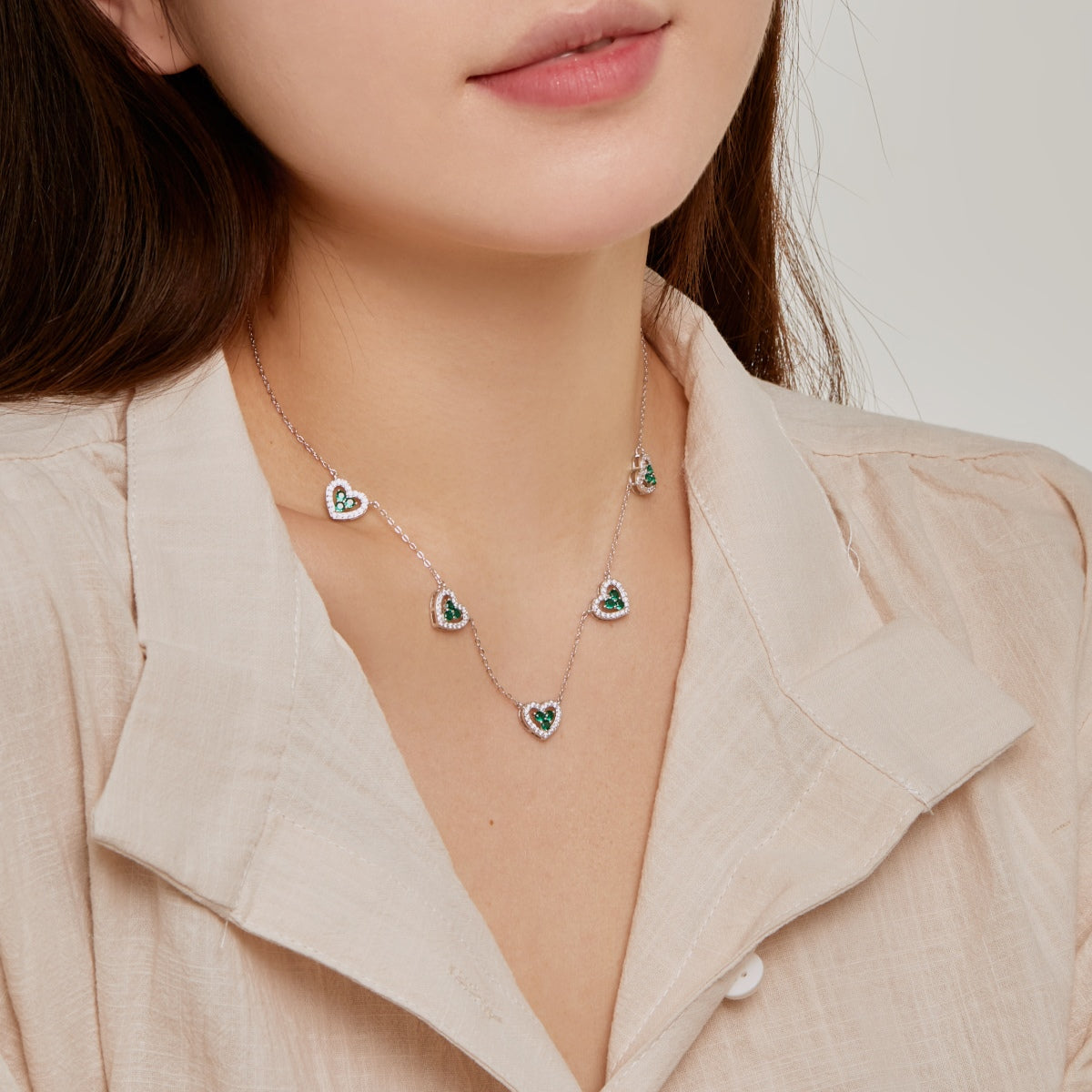 [HOT] Collier scintillant à cinq cœurs