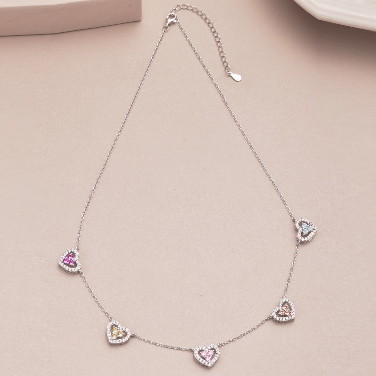 [HOT] Collier scintillant à cinq cœurs
