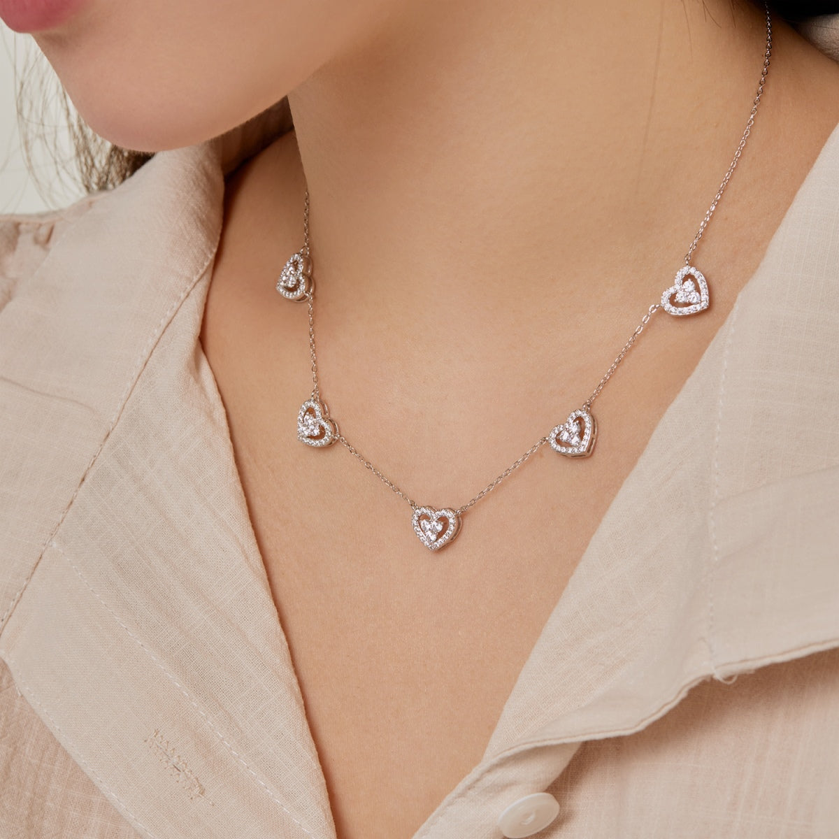 [HOT] Collier scintillant à cinq cœurs
