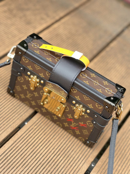 LV PETITE MALLE 20CM MONOGRAM CANVAS