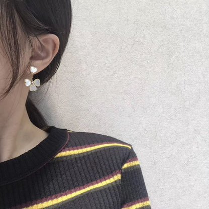 DIANA CLOVER SWEET WHITE MOP EARRINGS