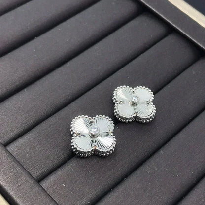 Boucles d'oreilles Diana Clover Mini 9,5 mm avec effet laser