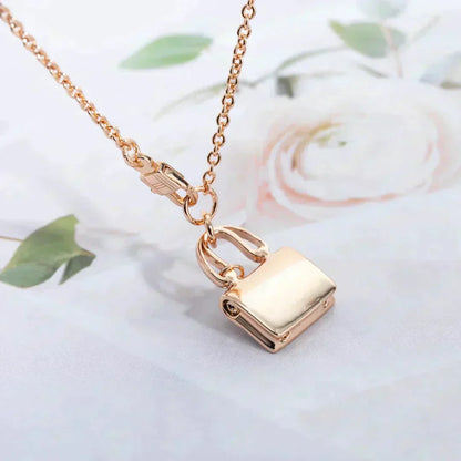 DIANA AMULETTE PEDANT ROSE GOLD NECKLACE