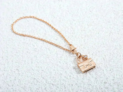 DIANA AMULETTE PEDANT ROSE GOLD NECKLACE