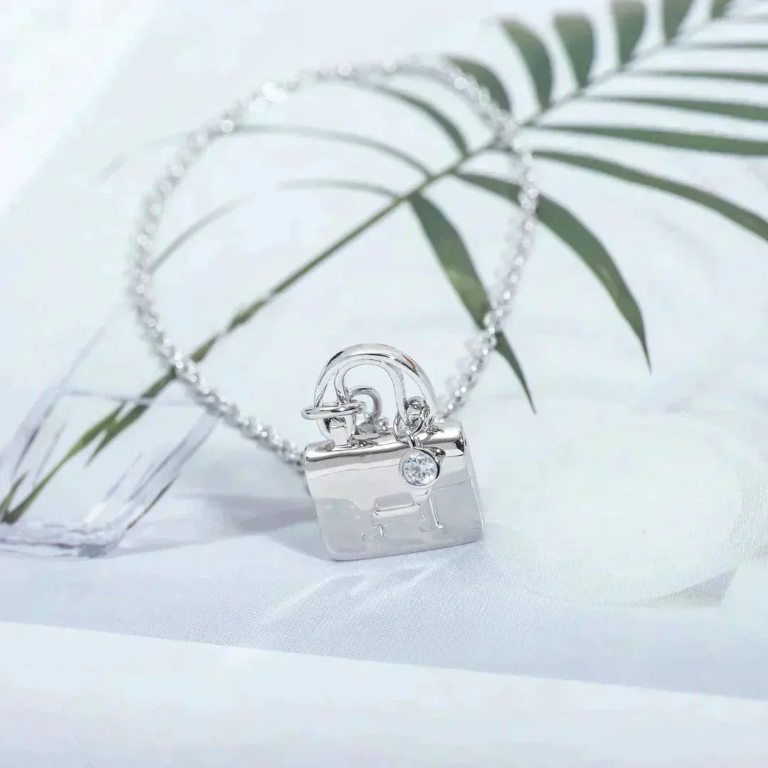 DIANA AMULETTE PEDANT SILVER NECKLACE